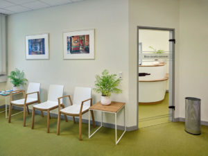 Das Wartezimmer der Neuropraxis Dr. Aikele Das Wartezimmer der Neuropraxis Dr. Aikele